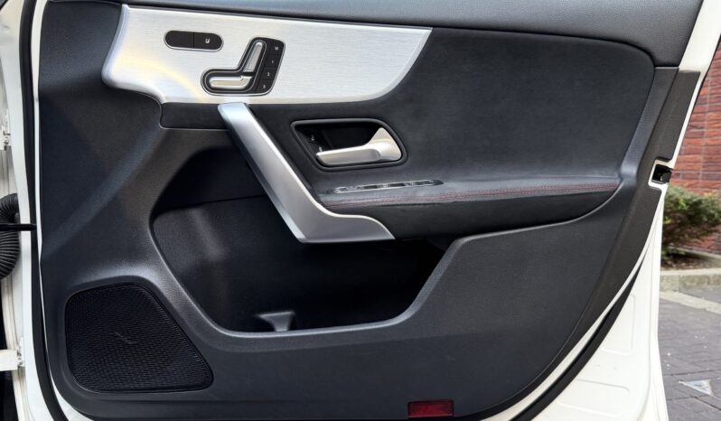 MERCEDES BENZ A200 AMG LINE (PREMIUM PLUS) full