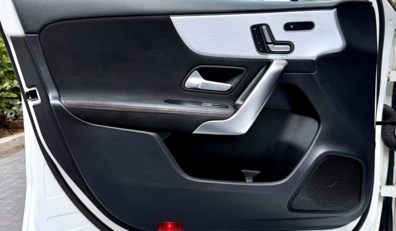 MERCEDES BENZ A200 AMG LINE (PREMIUM PLUS) full