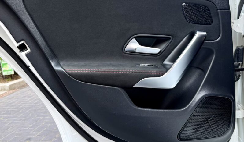 MERCEDES BENZ A200 AMG LINE (PREMIUM PLUS) full