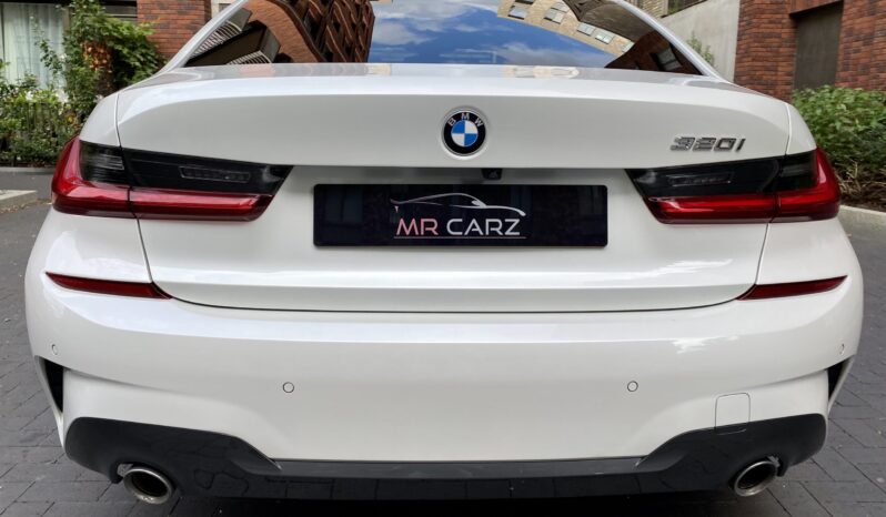 BMW 320i SALOON M SPORT full