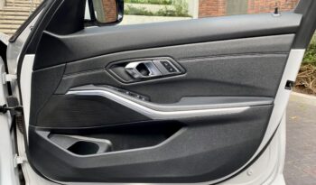 BMW 320i SALOON M SPORT full