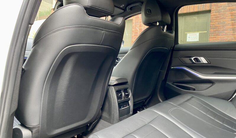 BMW 320i SALOON M SPORT full