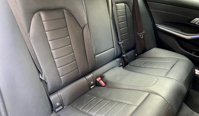 BMW 320i SALOON M SPORT full