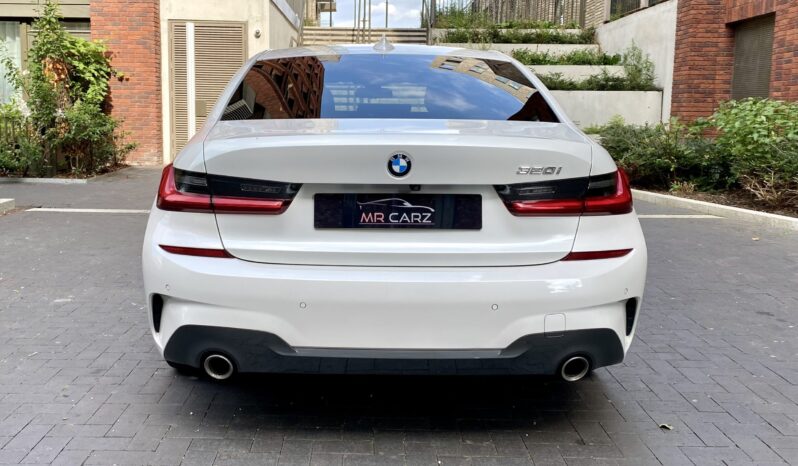 BMW 320i SALOON M SPORT full