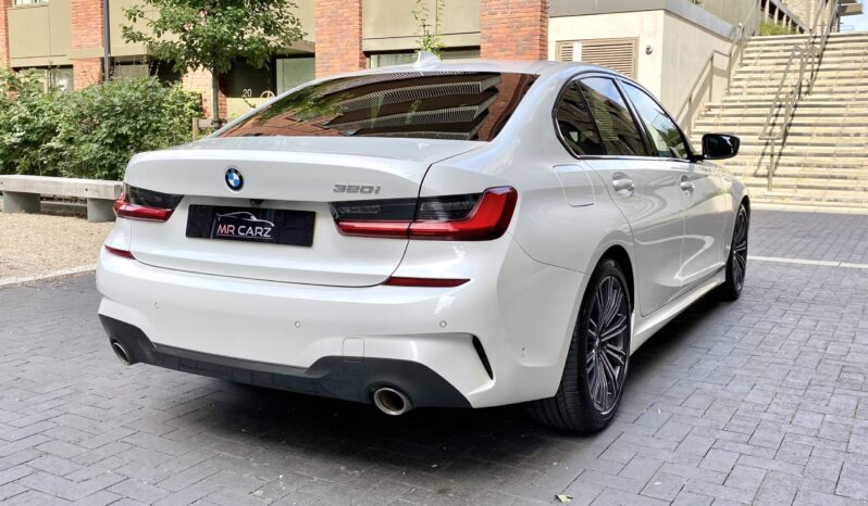 BMW 320i SALOON M SPORT full