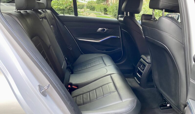 BMW 320i SALOON M SPORT full