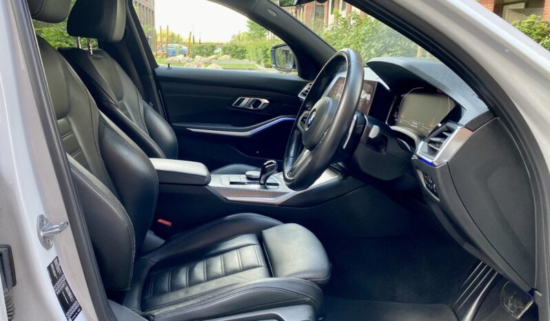 BMW 320i SALOON M SPORT full