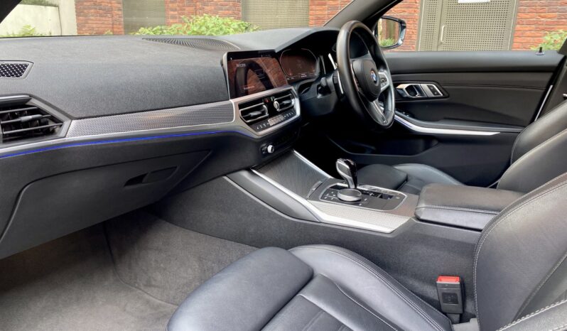 BMW 320i SALOON M SPORT full