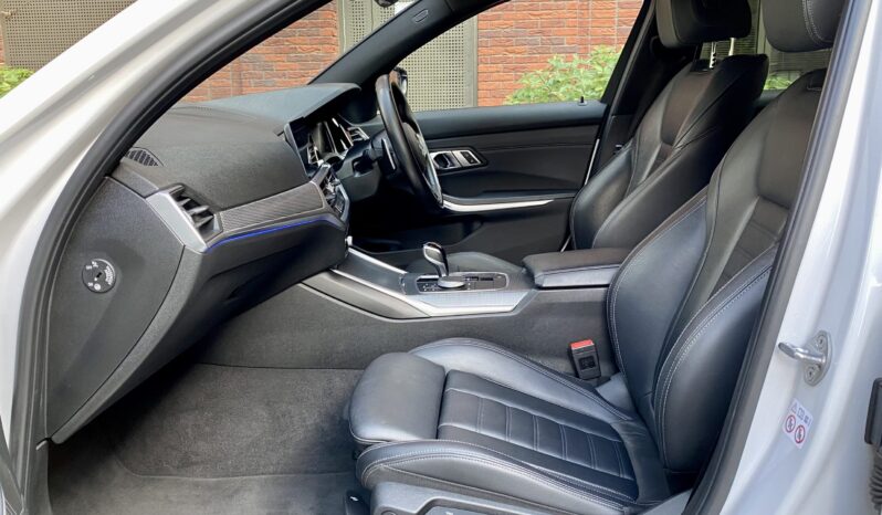 BMW 320i SALOON M SPORT full