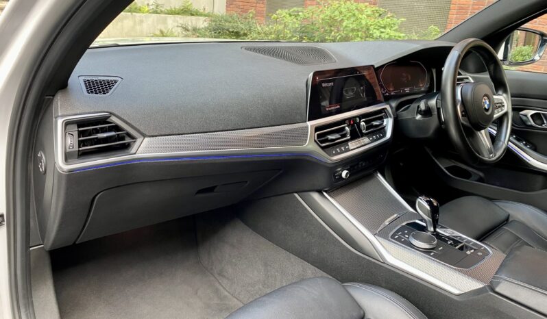 BMW 320i SALOON M SPORT full