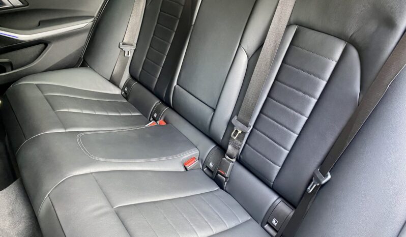 BMW 320i SALOON M SPORT full