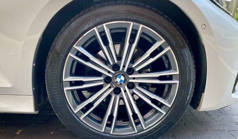 BMW 320i SALOON M SPORT full
