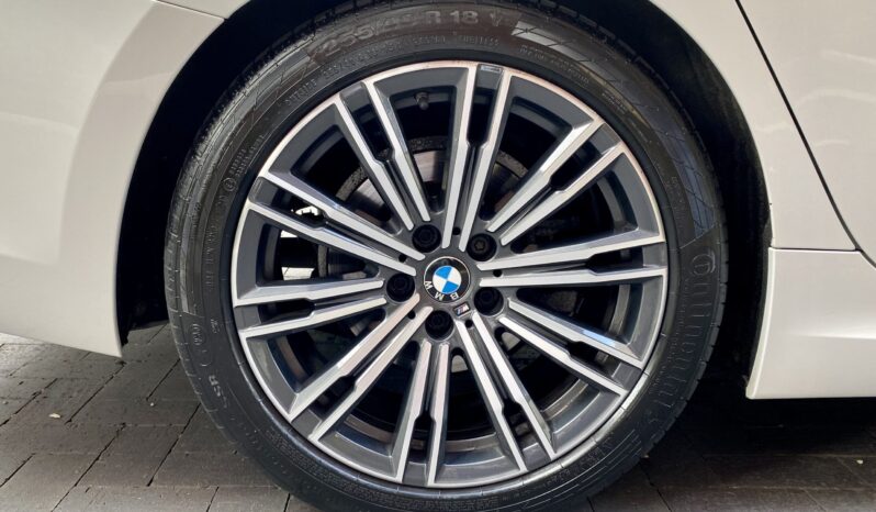 BMW 320i SALOON M SPORT full