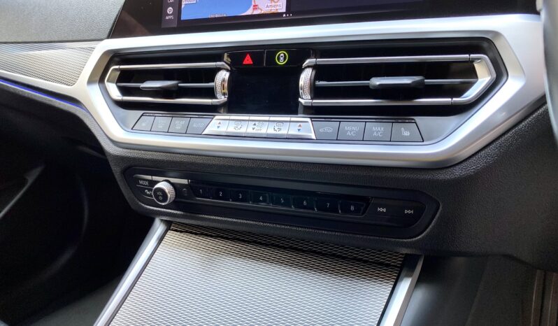 BMW 320i SALOON M SPORT full