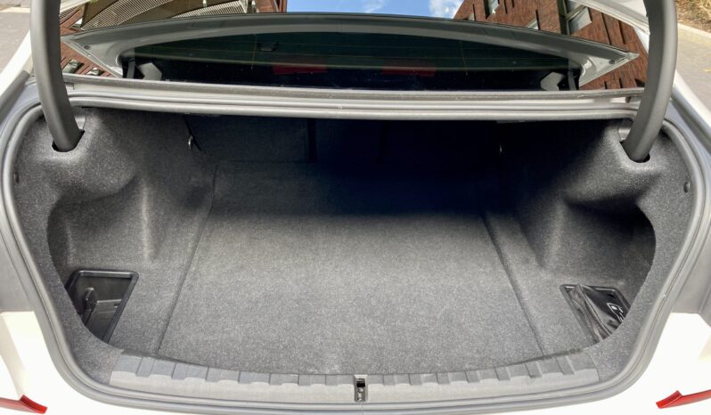 BMW 320i SALOON M SPORT full