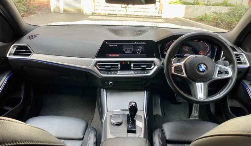 BMW 320i SALOON M SPORT full