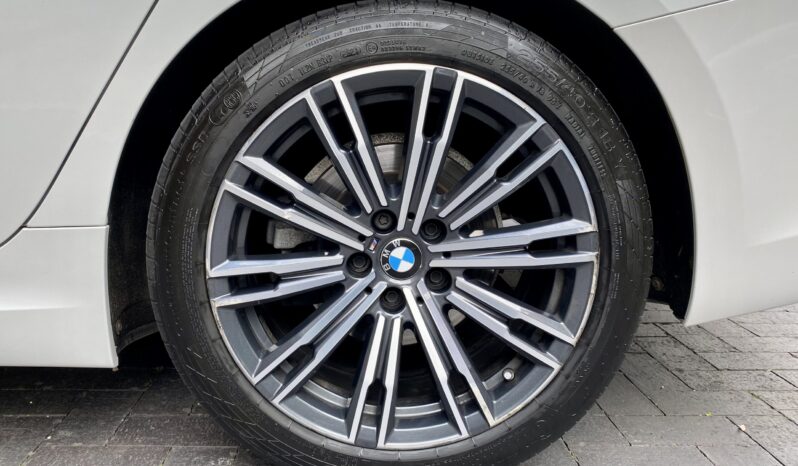 BMW 320i SALOON M SPORT full