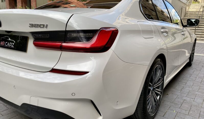 BMW 320i SALOON M SPORT full