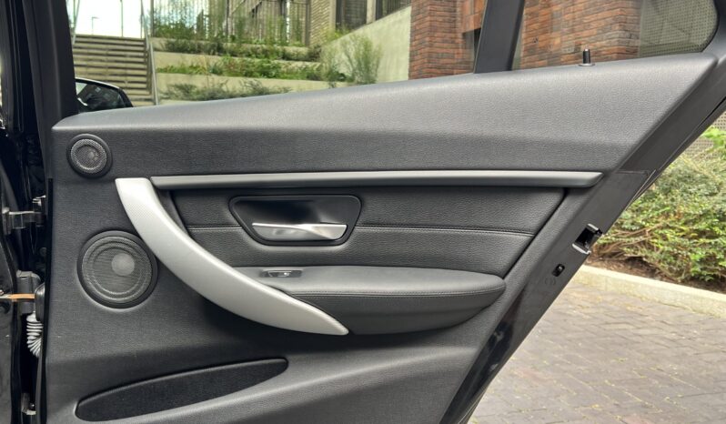 BMW 320i TOURING M SPORT full