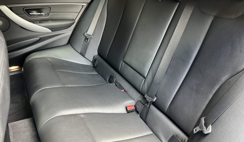 BMW 320i TOURING M SPORT full