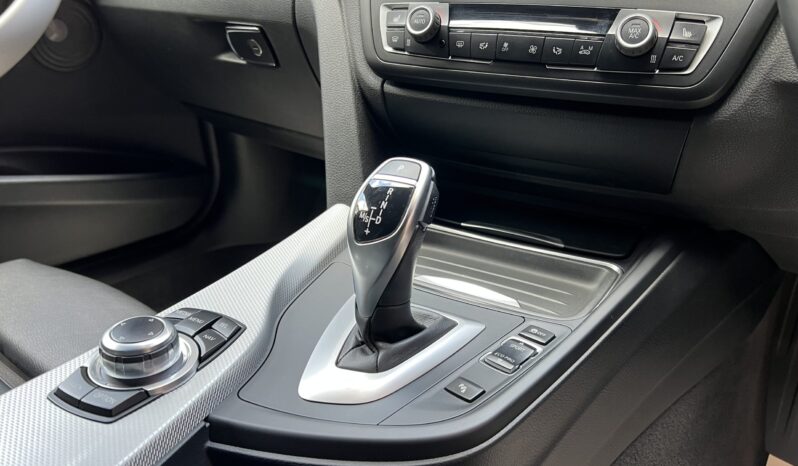 BMW 320i TOURING M SPORT full
