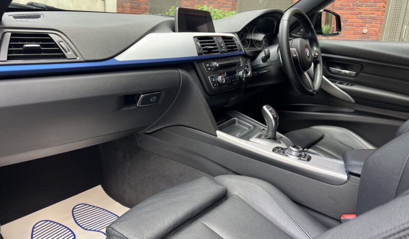 BMW 320i TOURING M SPORT full