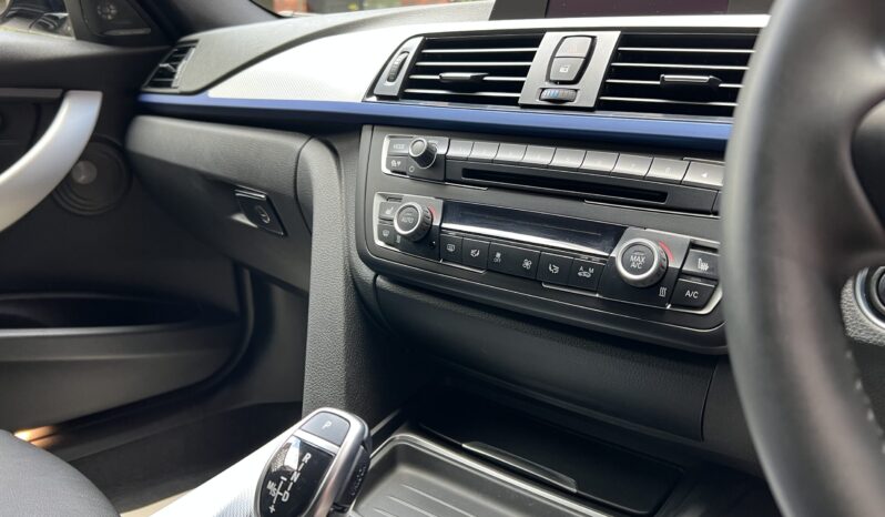 BMW 320i TOURING M SPORT full