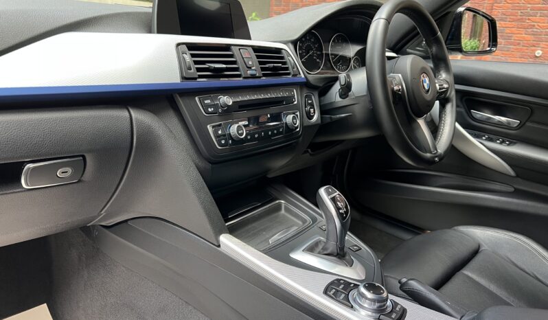 BMW 320i TOURING M SPORT full