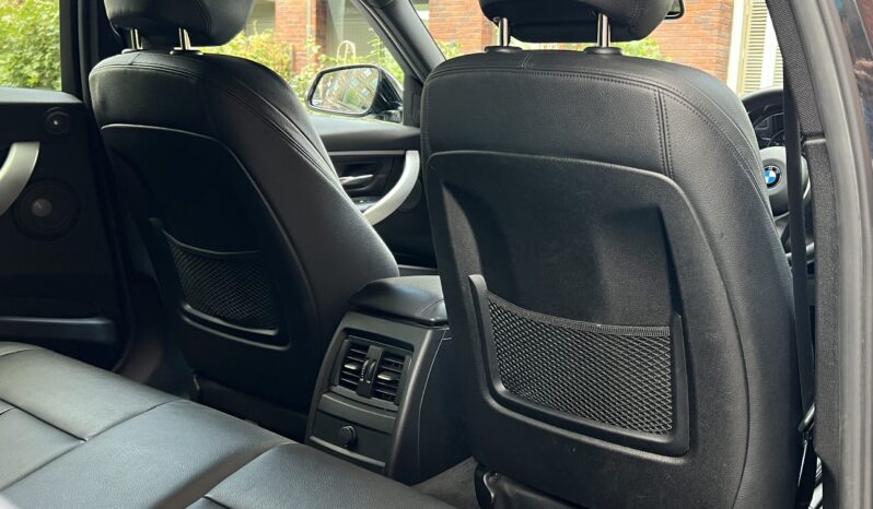 BMW 320i TOURING M SPORT full