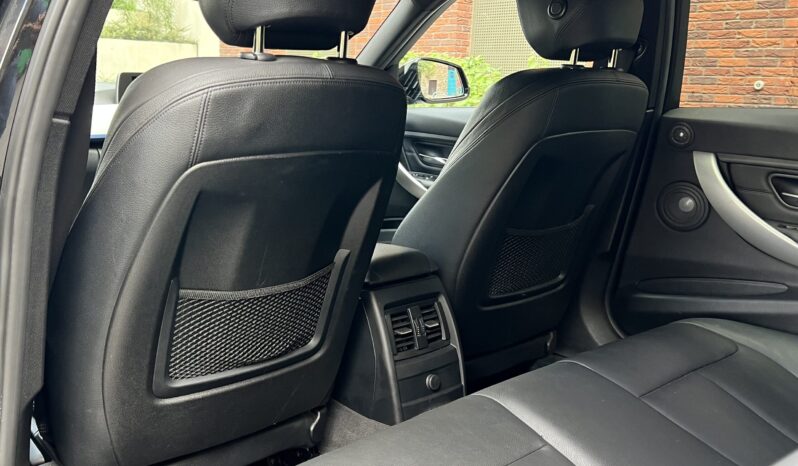 BMW 320i TOURING M SPORT full