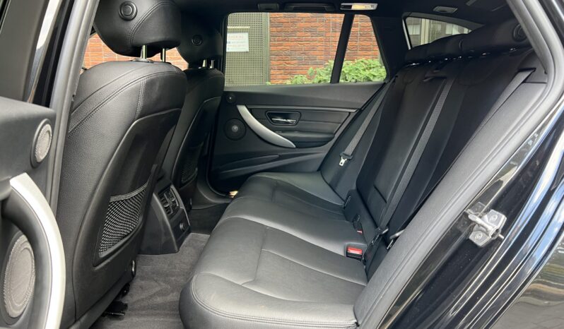 BMW 320i TOURING M SPORT full