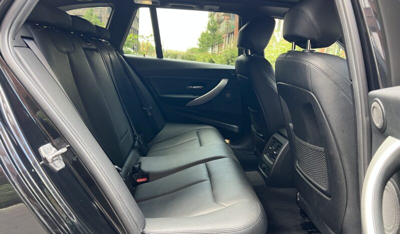 BMW 320i TOURING M SPORT full