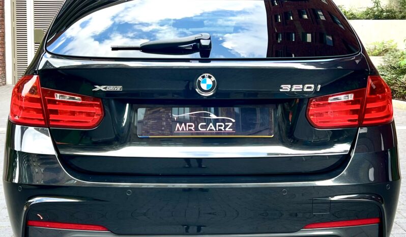 BMW 320i TOURING M SPORT full