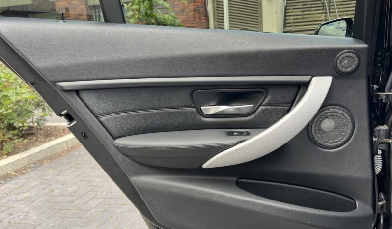 BMW 320i TOURING M SPORT full
