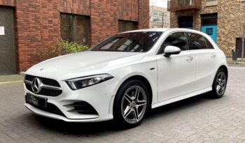 MERCEDES BENZ A250e AMG LINE full