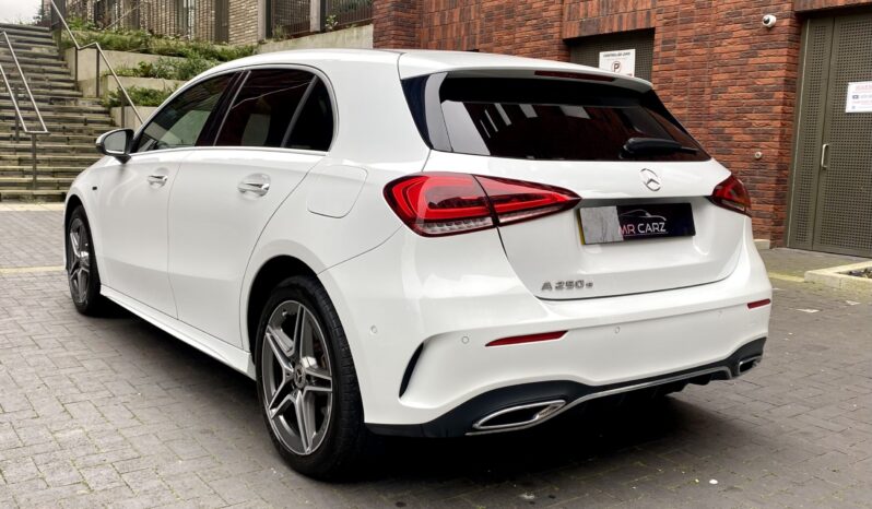 MERCEDES BENZ A250e AMG LINE full