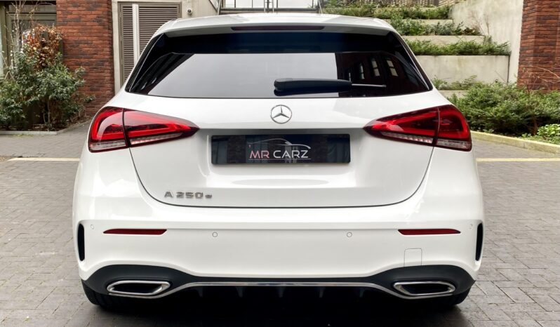 MERCEDES BENZ A250e AMG LINE full