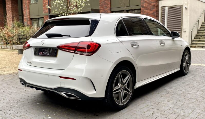 MERCEDES BENZ A250e AMG LINE full