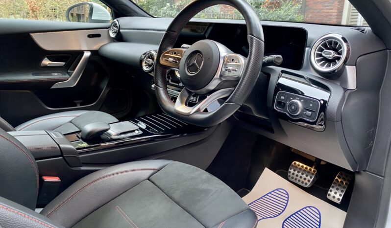 MERCEDES BENZ A250e AMG LINE full