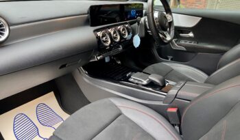 MERCEDES BENZ A250e AMG LINE full