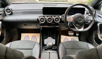 MERCEDES BENZ A250e AMG LINE full