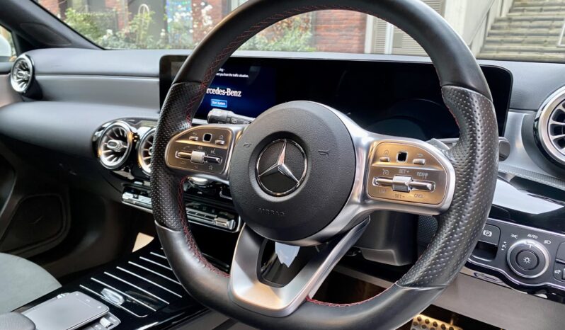 MERCEDES BENZ A250e AMG LINE full