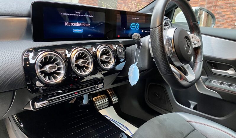 MERCEDES BENZ A250e AMG LINE full