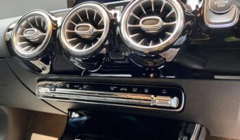 MERCEDES BENZ A250e AMG LINE full