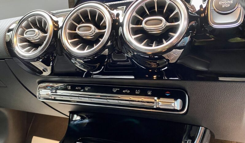 MERCEDES BENZ A250e AMG LINE full