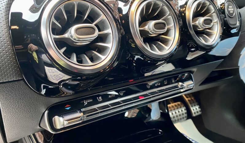 MERCEDES BENZ A250e AMG LINE full