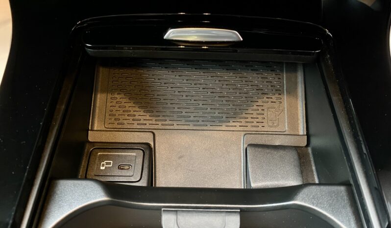 MERCEDES BENZ A250e AMG LINE full