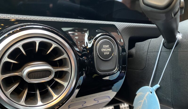 MERCEDES BENZ A250e AMG LINE full
