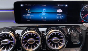 MERCEDES BENZ A250e AMG LINE full