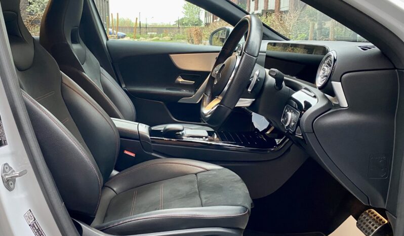 MERCEDES BENZ A250e AMG LINE full